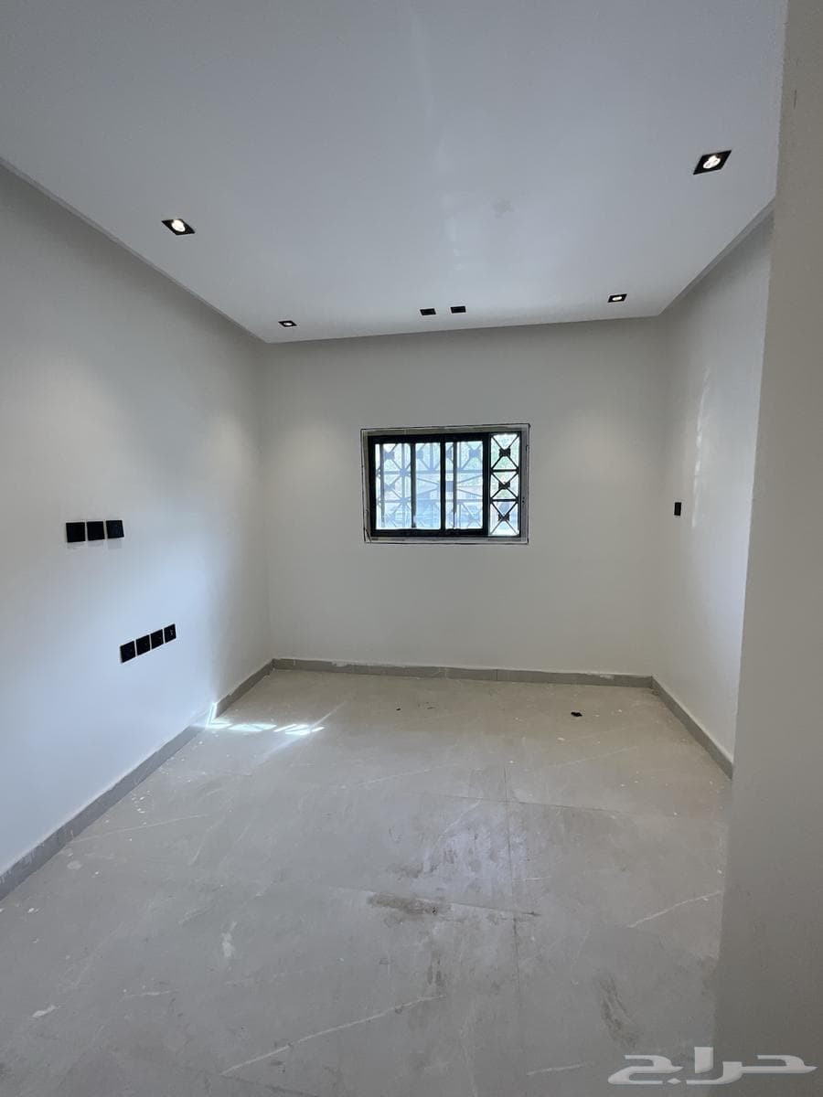 شقة 4 غرف في العقيق 4