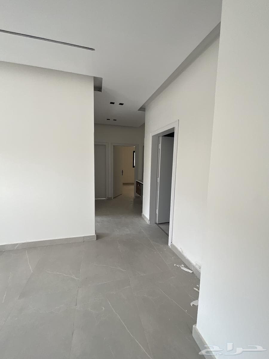 شقة 4 غرف في العقيق 6