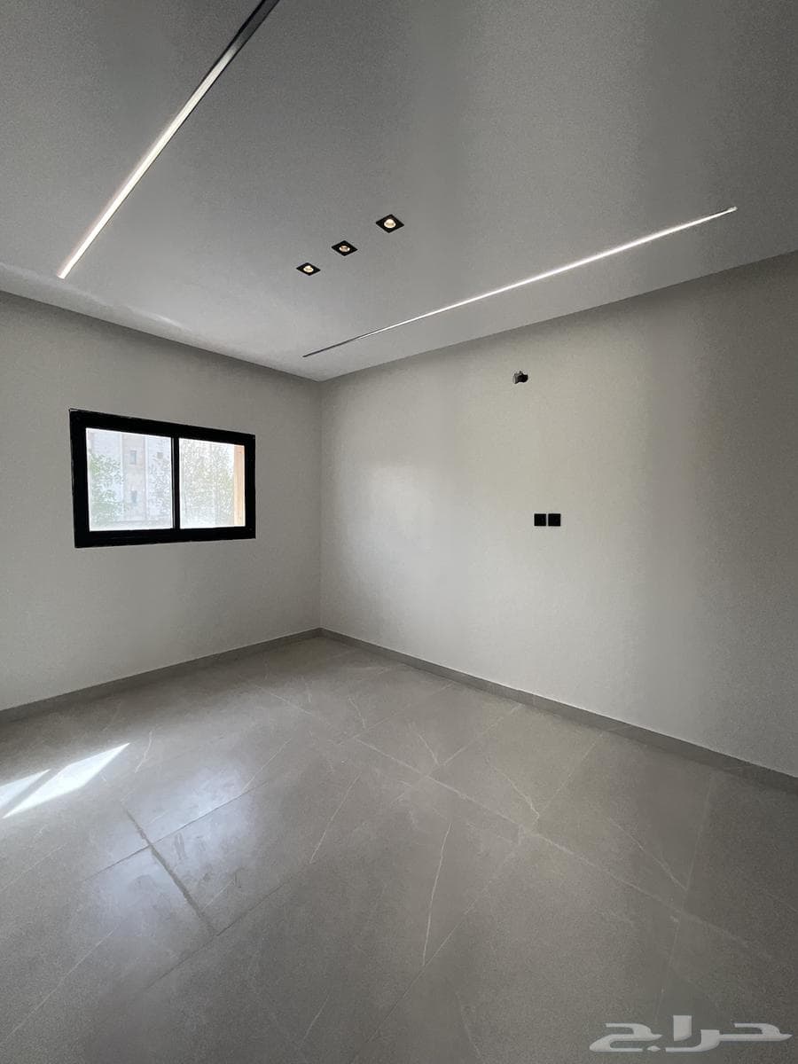 شقة 4 غرف في العقيق 8