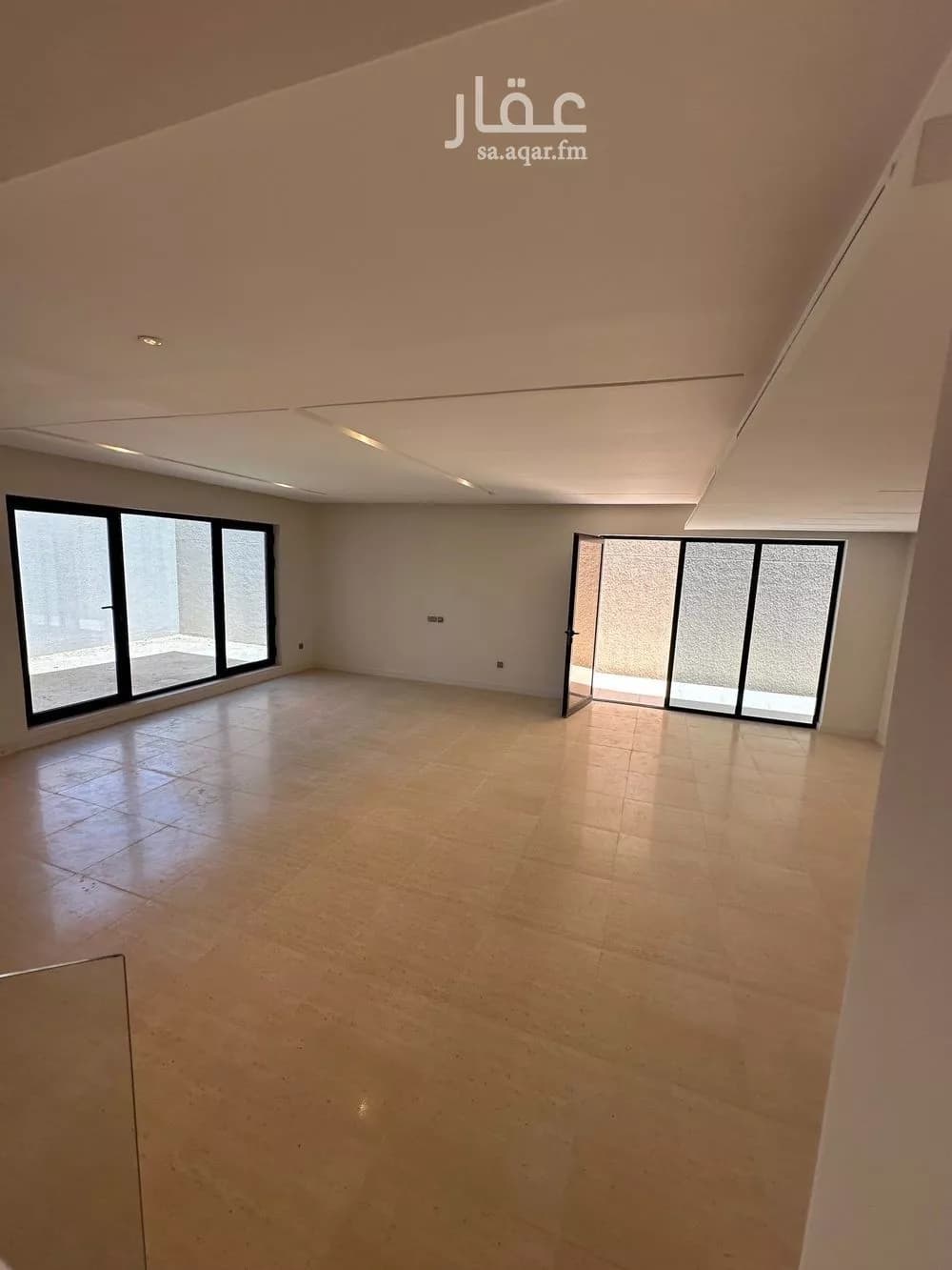 فيلا 5 غرف في العارض 8