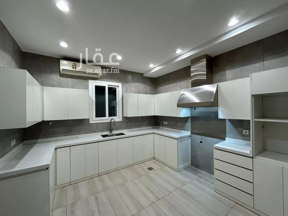 3 bedroom floor in Al Malqa 17