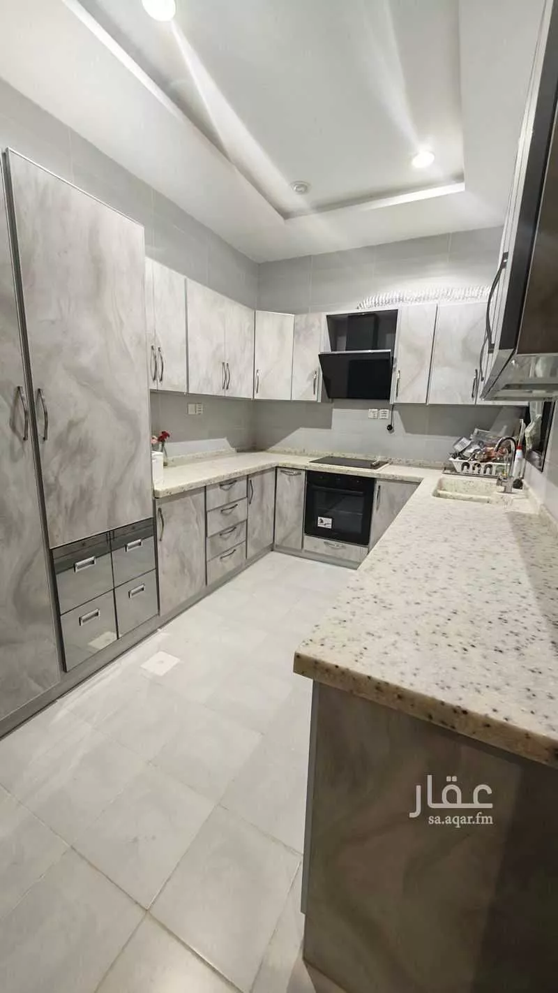 شقة 5 غرف في العزيزية 3