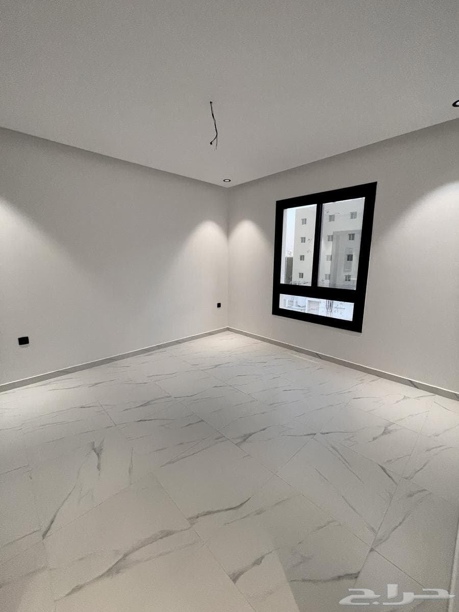 شقة 4 غرف في السلامة 10