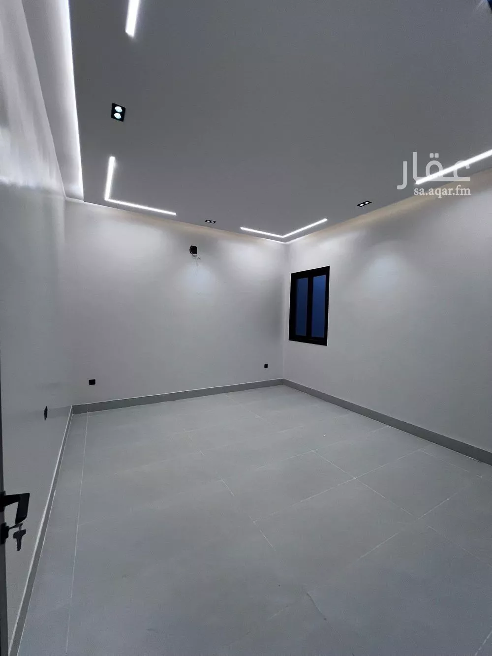 فيلا 4 غرف في الشرق 5