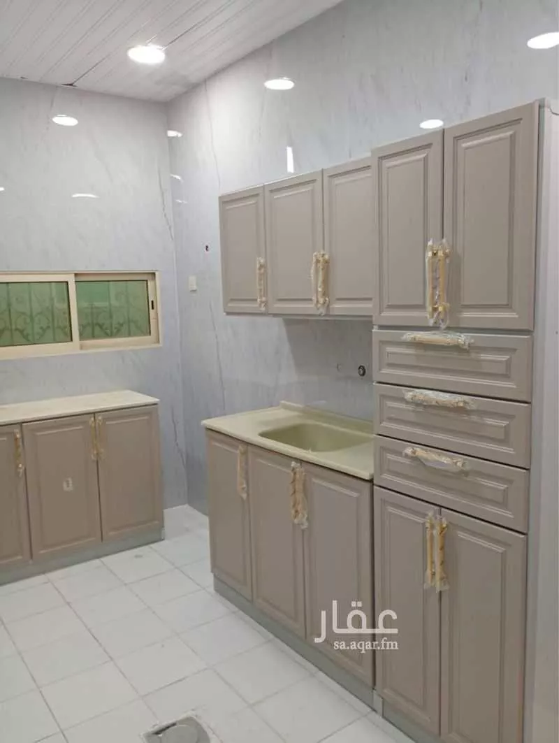 3 bedroom apartment in Madinat Al Umal 3