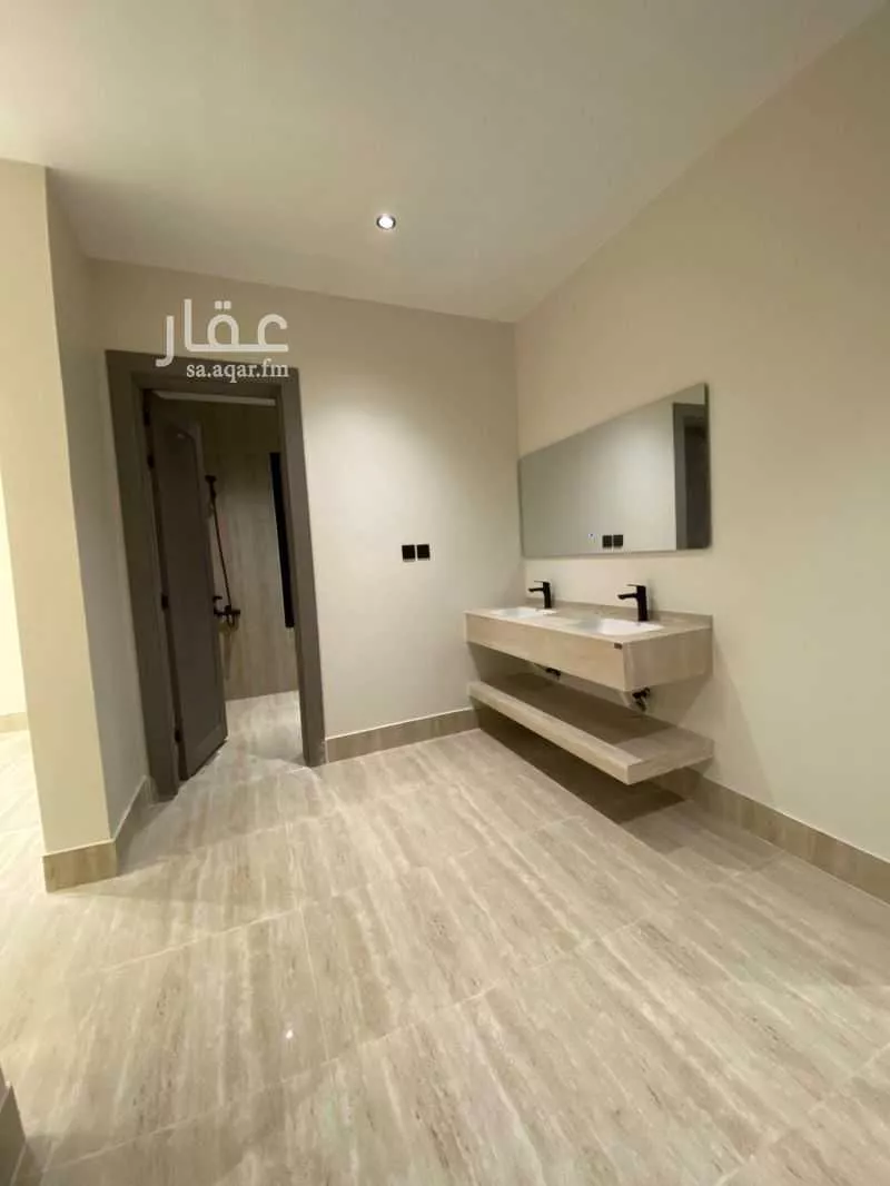 شقة 6 غرف في الندى 5