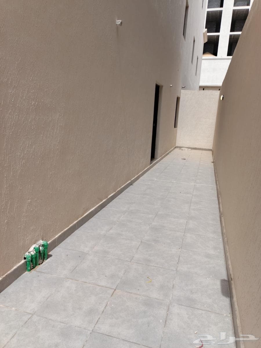 شقة 5 غرف في الأمواج 2