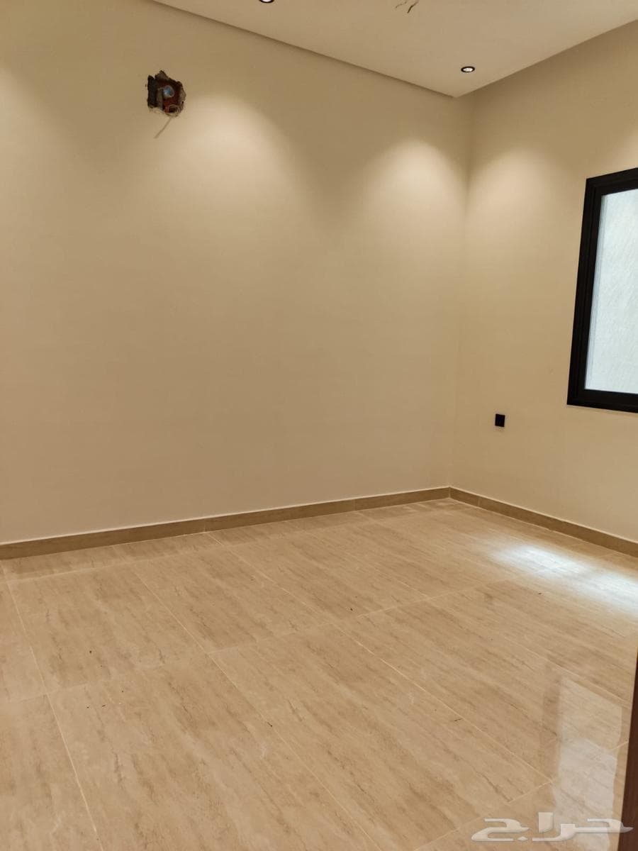 شقة 5 غرف في الأمواج 12