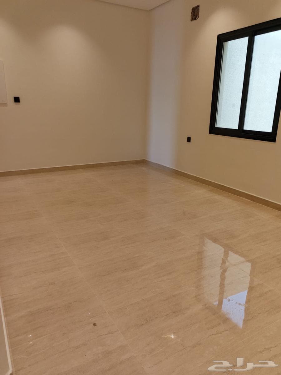 شقة 5 غرف في الأمواج 13