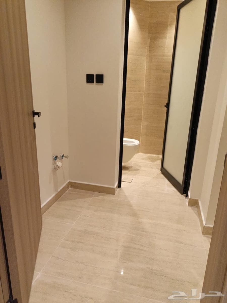 شقة 5 غرف في الأمواج 14