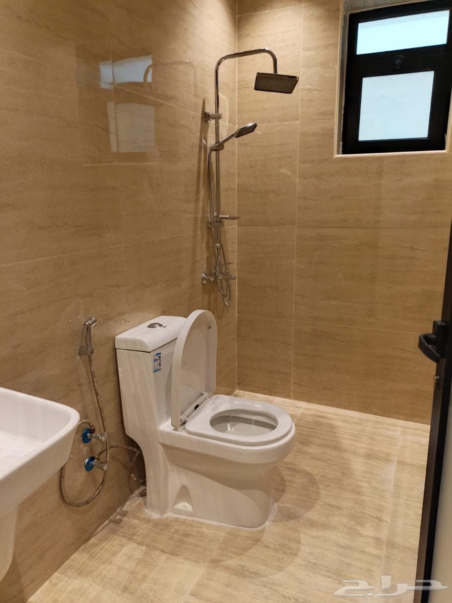 شقة 5 غرف في الأمواج 3