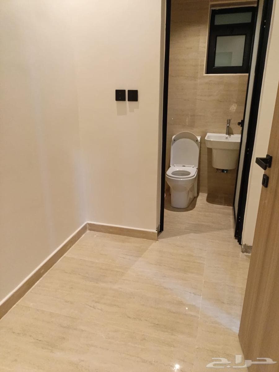 شقة 5 غرف في الأمواج 5