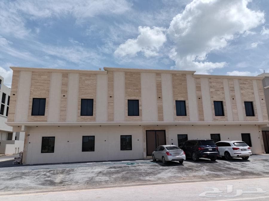 شقة 5 غرف في الأمواج 7