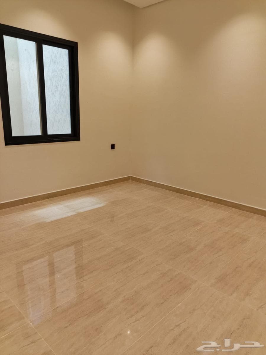 شقة 5 غرف في الأمواج 8