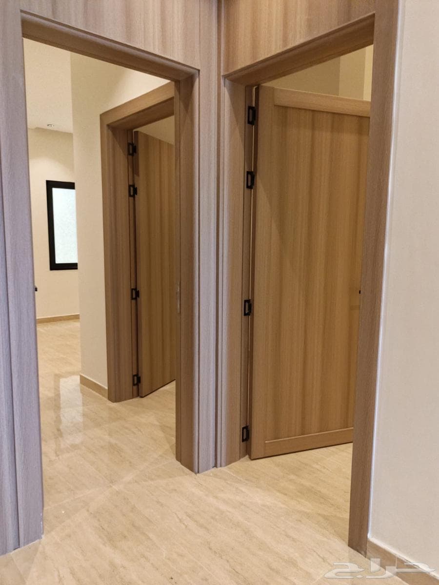 شقة 5 غرف في الأمواج 9