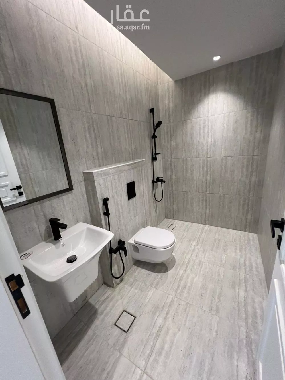 3 bedroom apartment in Al Aqiq 4