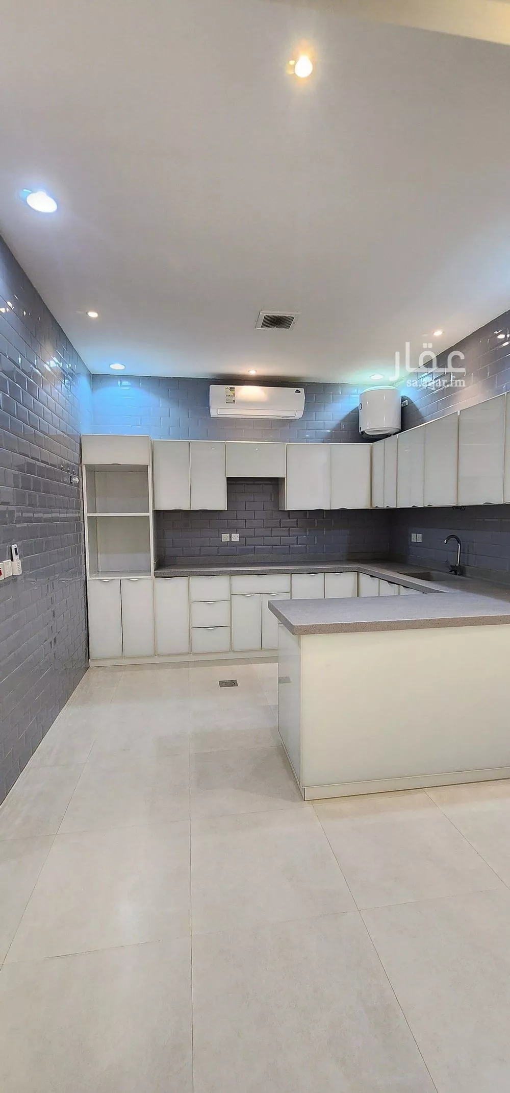 شقة 4 غرف في الملقا 4