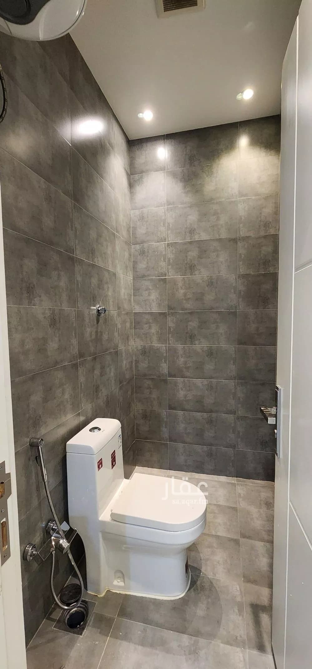 شقة 4 غرف في الملقا 8