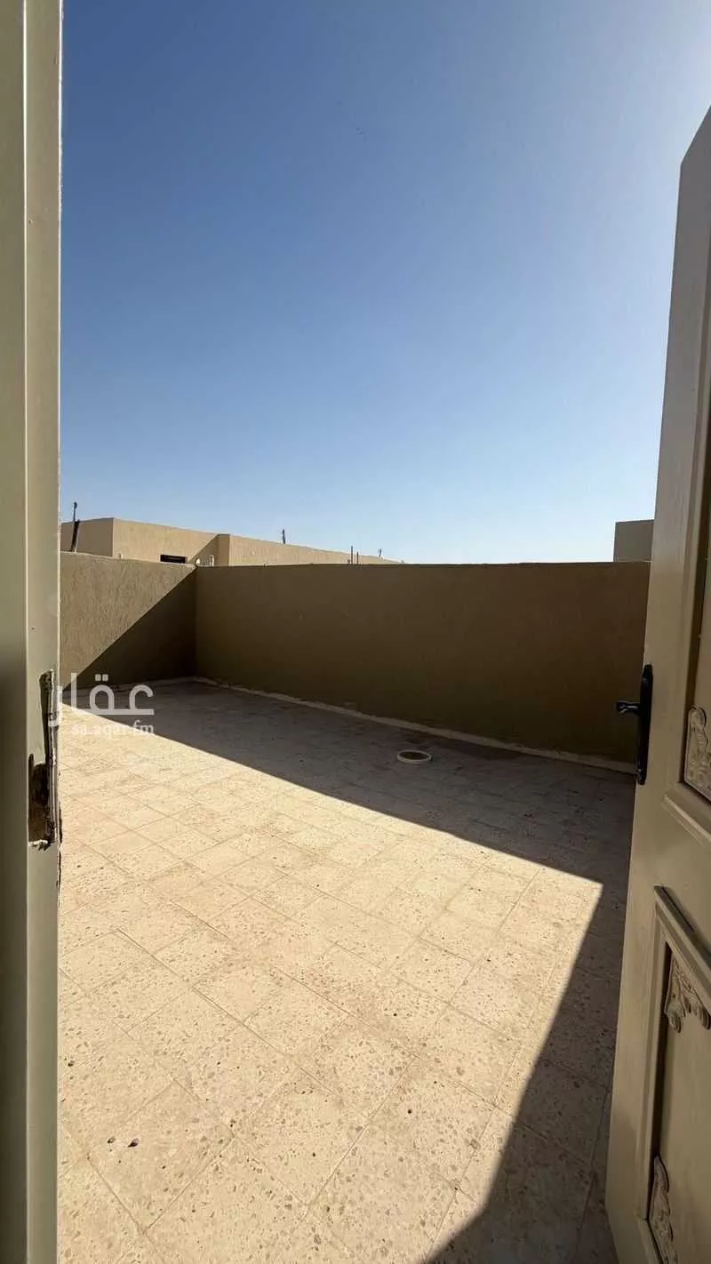 فيلا 5 غرف في طيبة 18