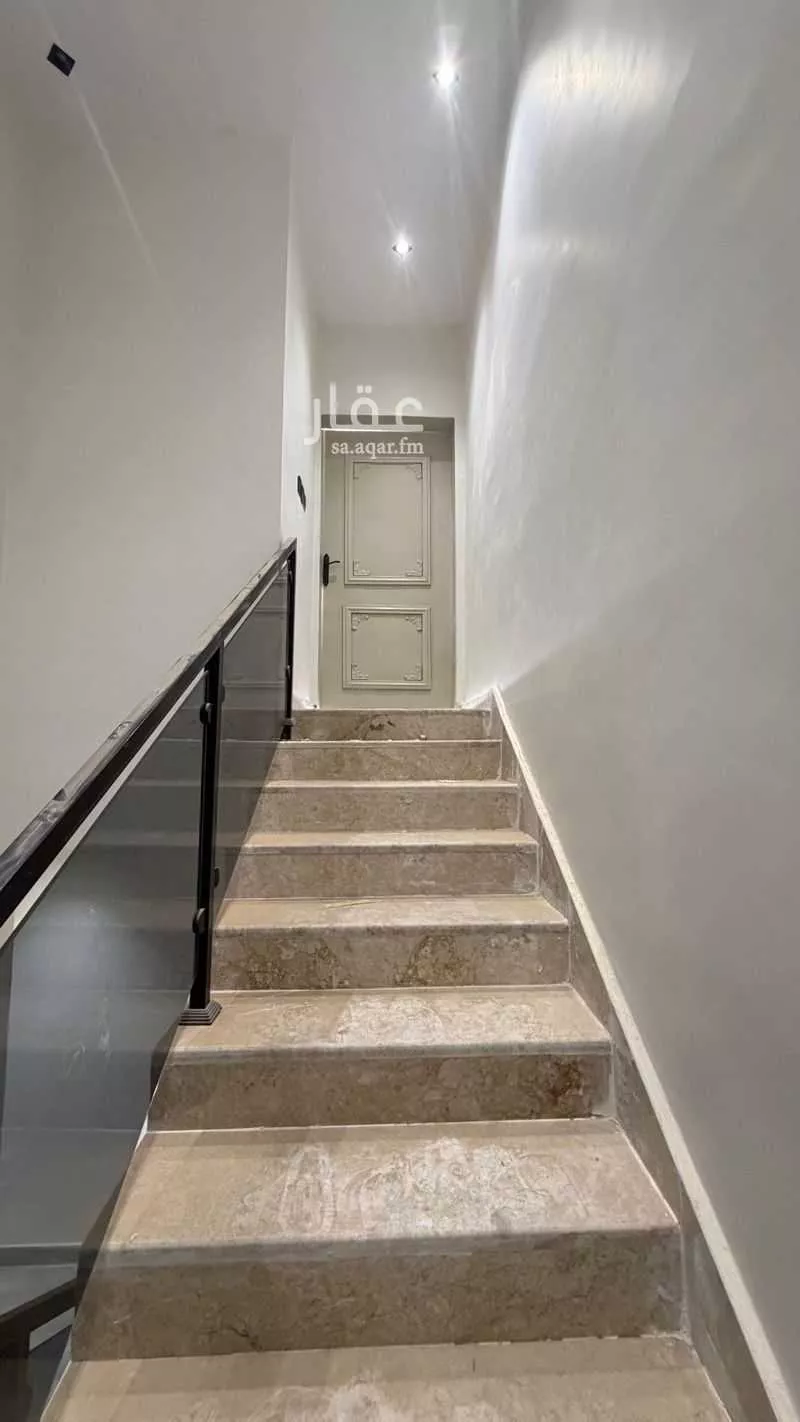 فيلا 5 غرف في طيبة 19