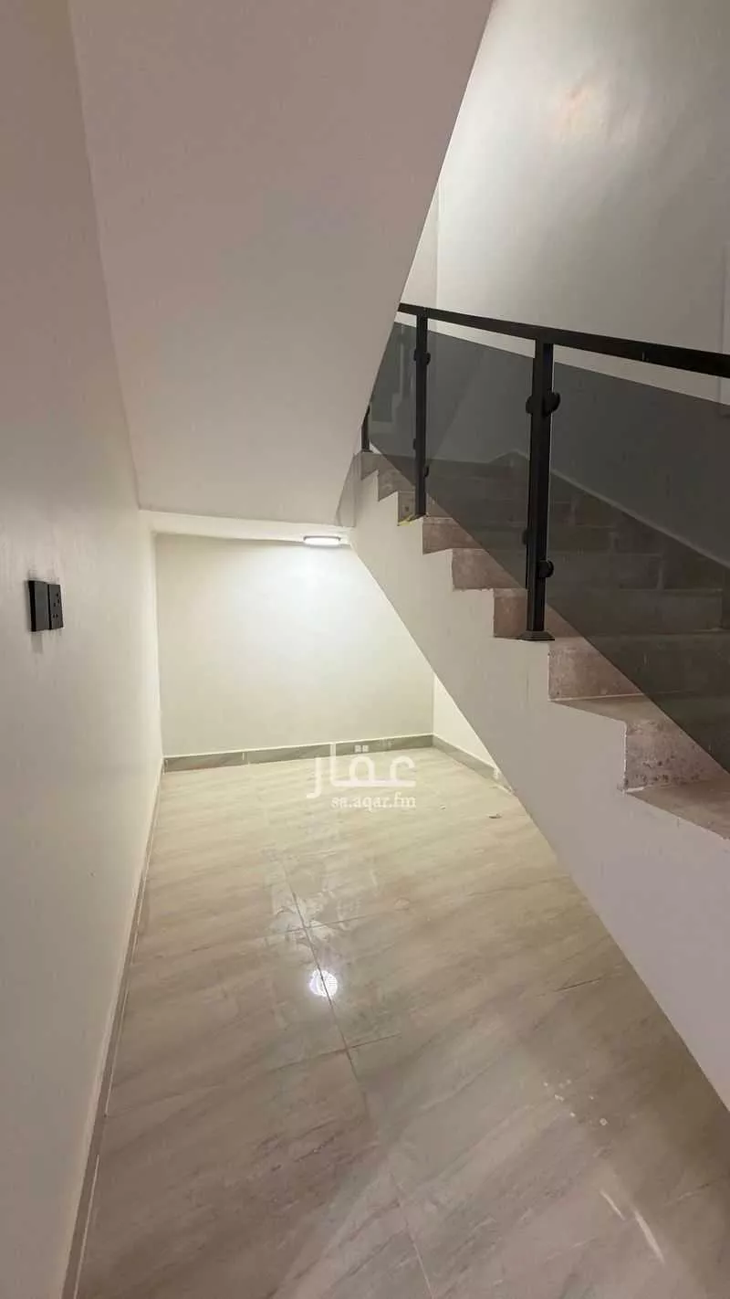 فيلا 5 غرف في طيبة 10