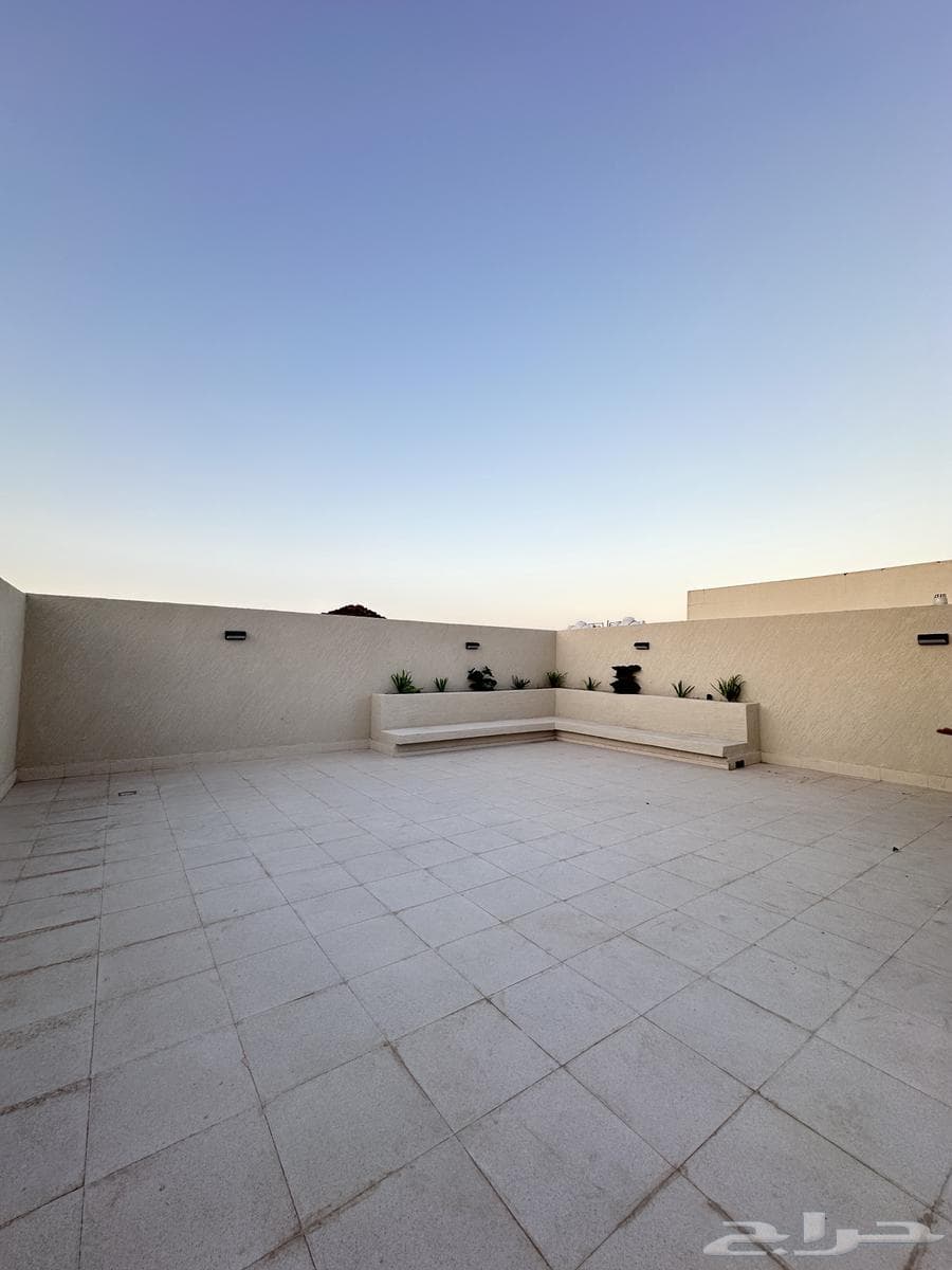 شقة 5 غرف في الرانوناء 16