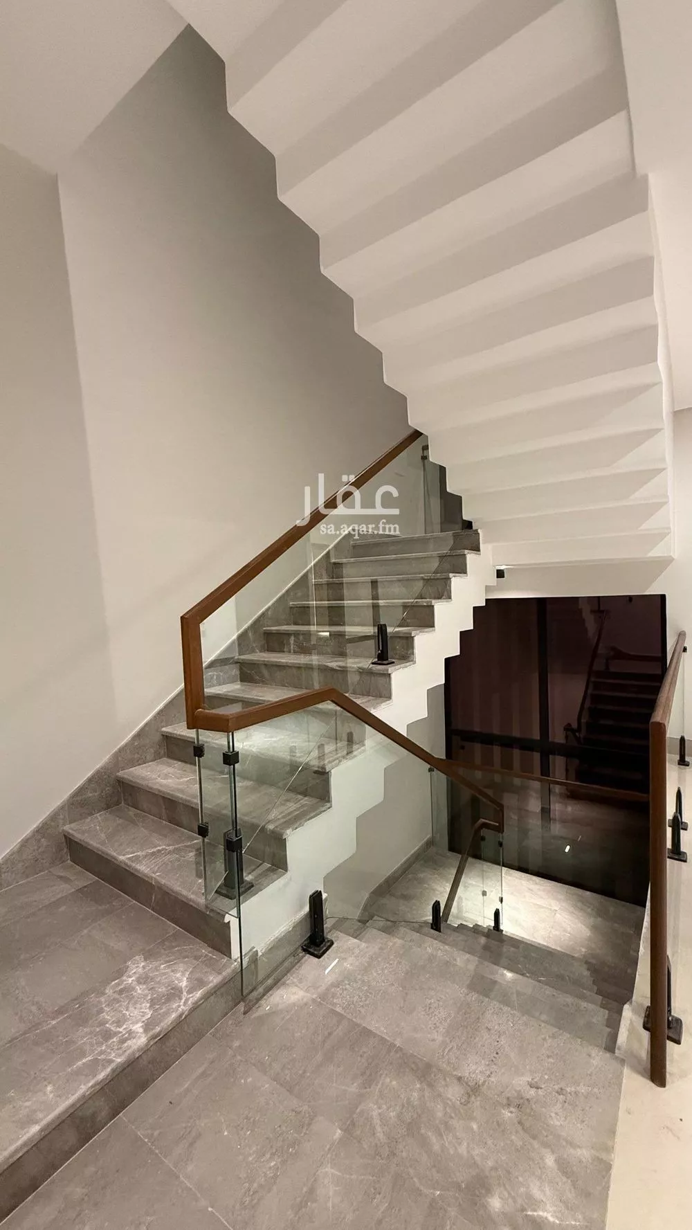 فيلا 4 غرف في الشراع 11