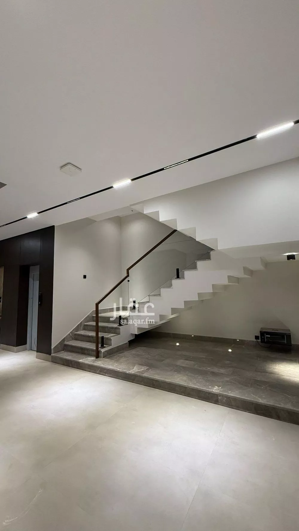 فيلا 4 غرف في الشراع 9