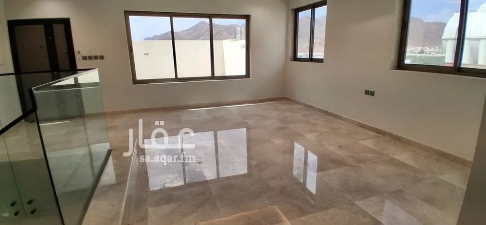 فيلا 4 غرف في العريض 2