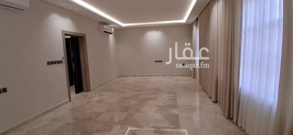 فيلا 4 غرف في العريض 3