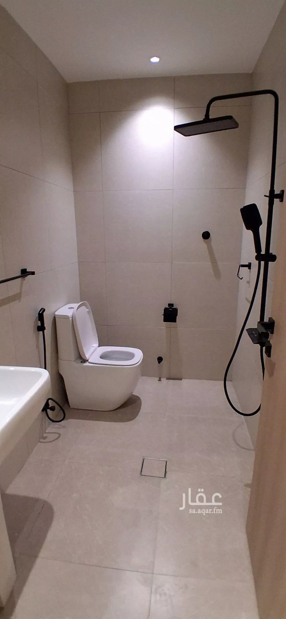 فيلا 4 غرف في العريض 6