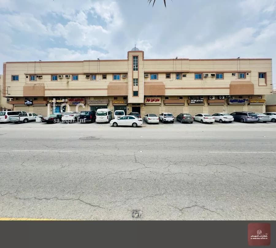 محل 1770 م² في احد 1