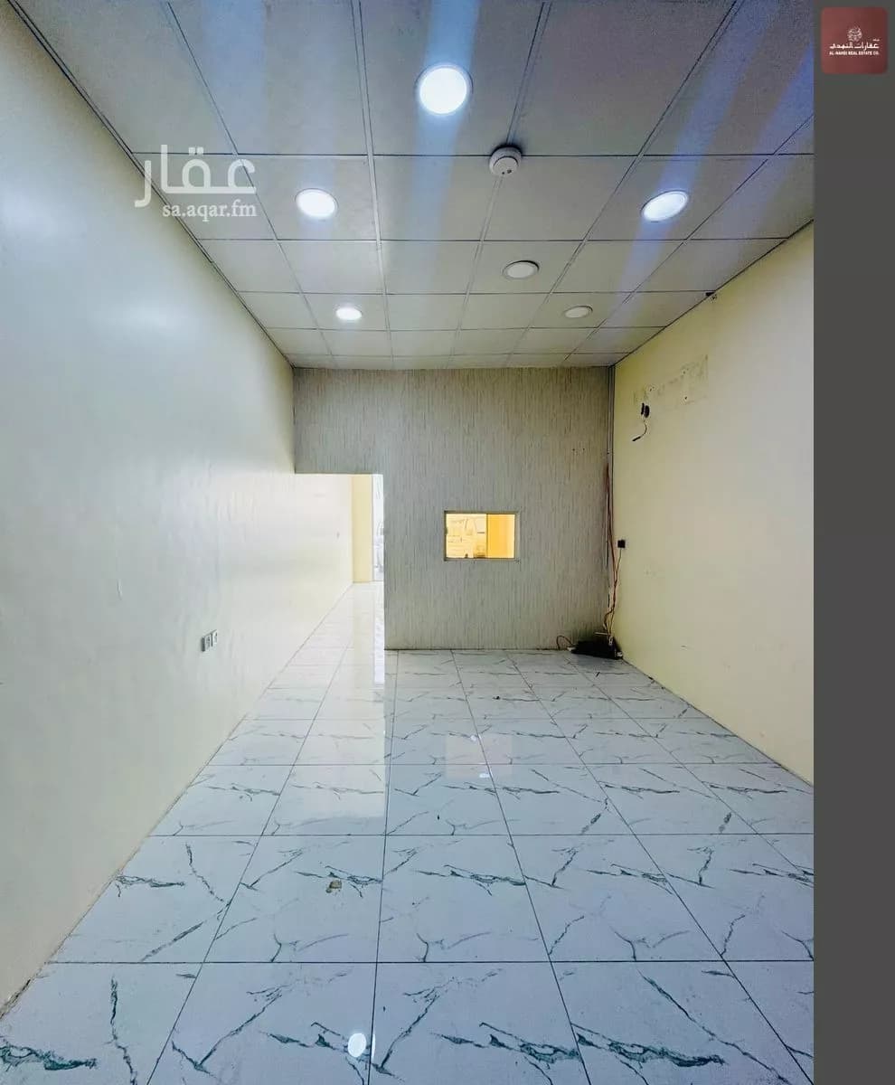 محل 1770 م² في احد 4