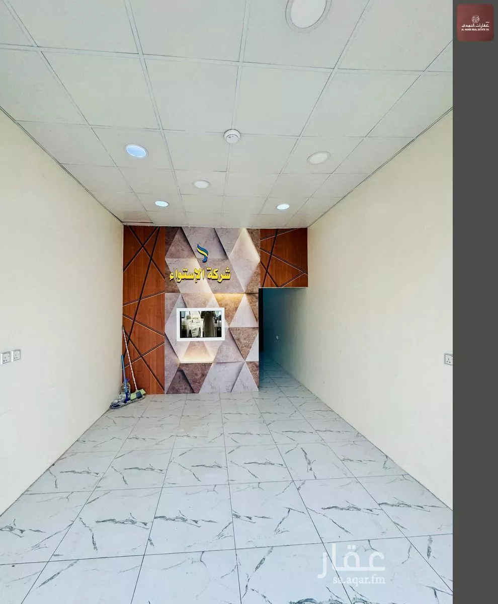 محل 1770 م² في احد 8