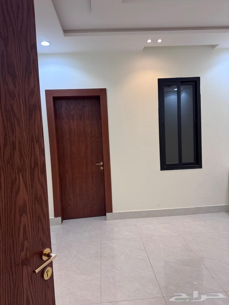 شقة 6 غرف في بدر 4