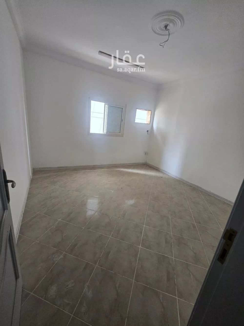 شقة 4 غرف في النزهة 4