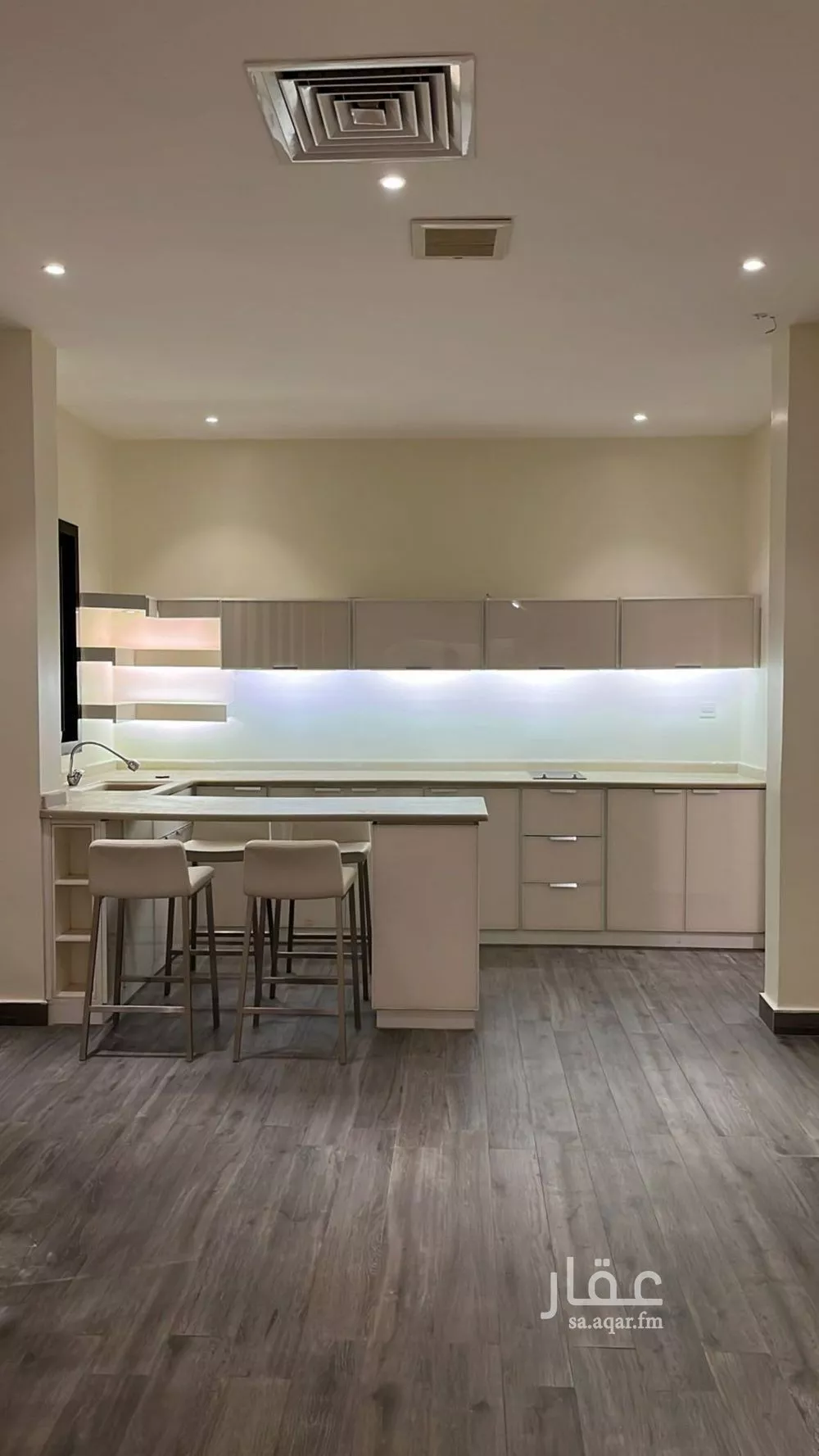 فيلا 7 غرف في الياسمين 9