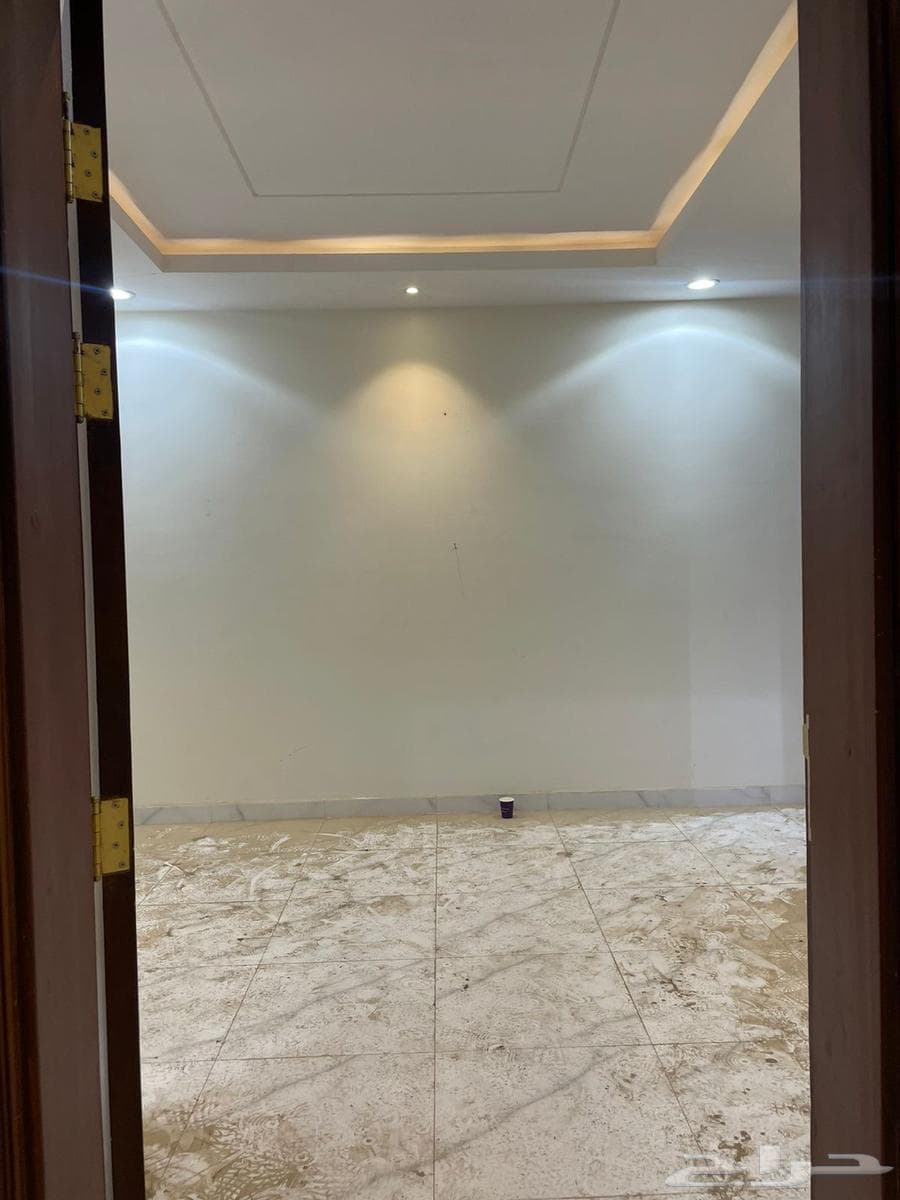 شقة 6 غرف في الروابي 1