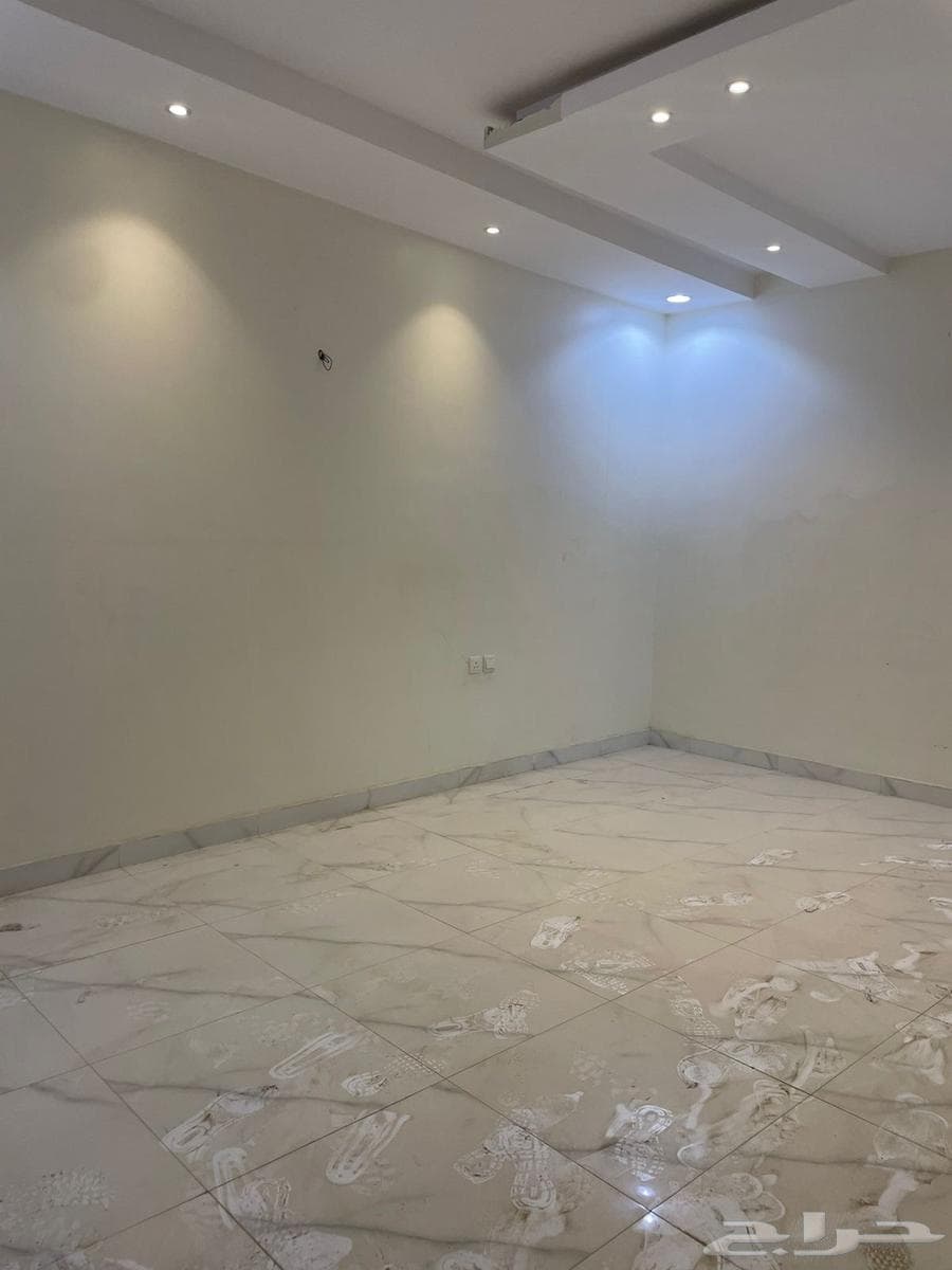 شقة 6 غرف في الروابي 2