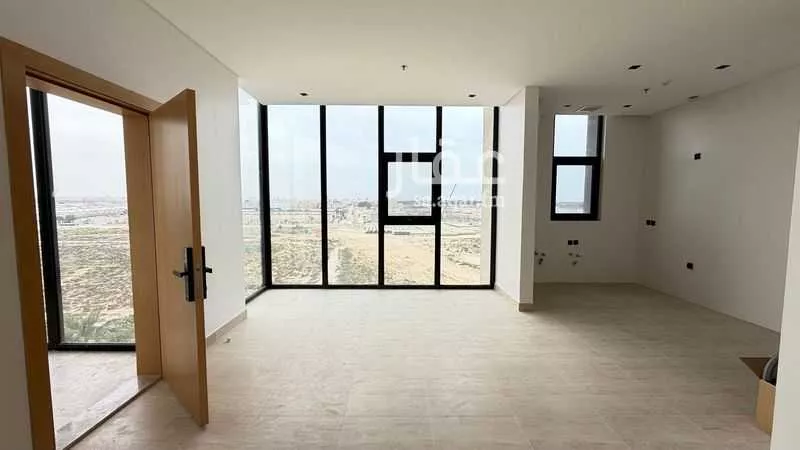 شقة 3 غرف في الحمرا 8