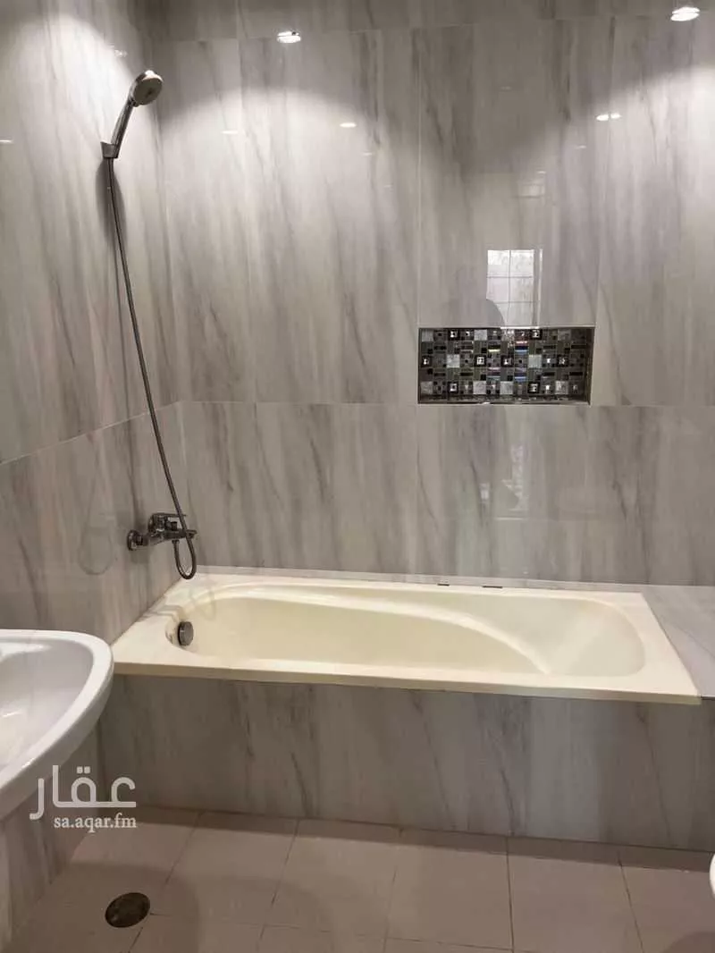 2 bedroom apartment in Al Qusur 4