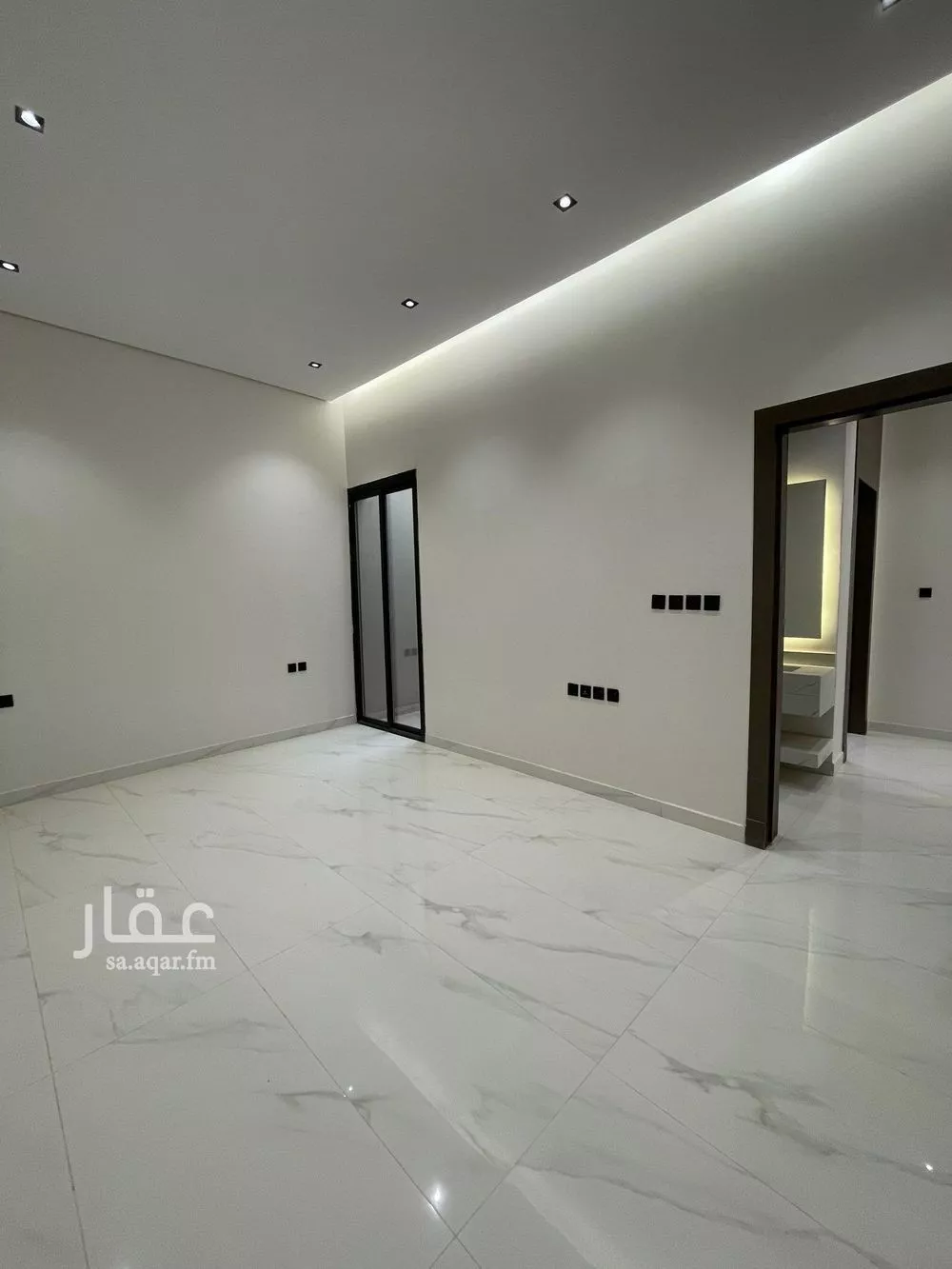 3 bedroom floor in Al Janadriyah 3