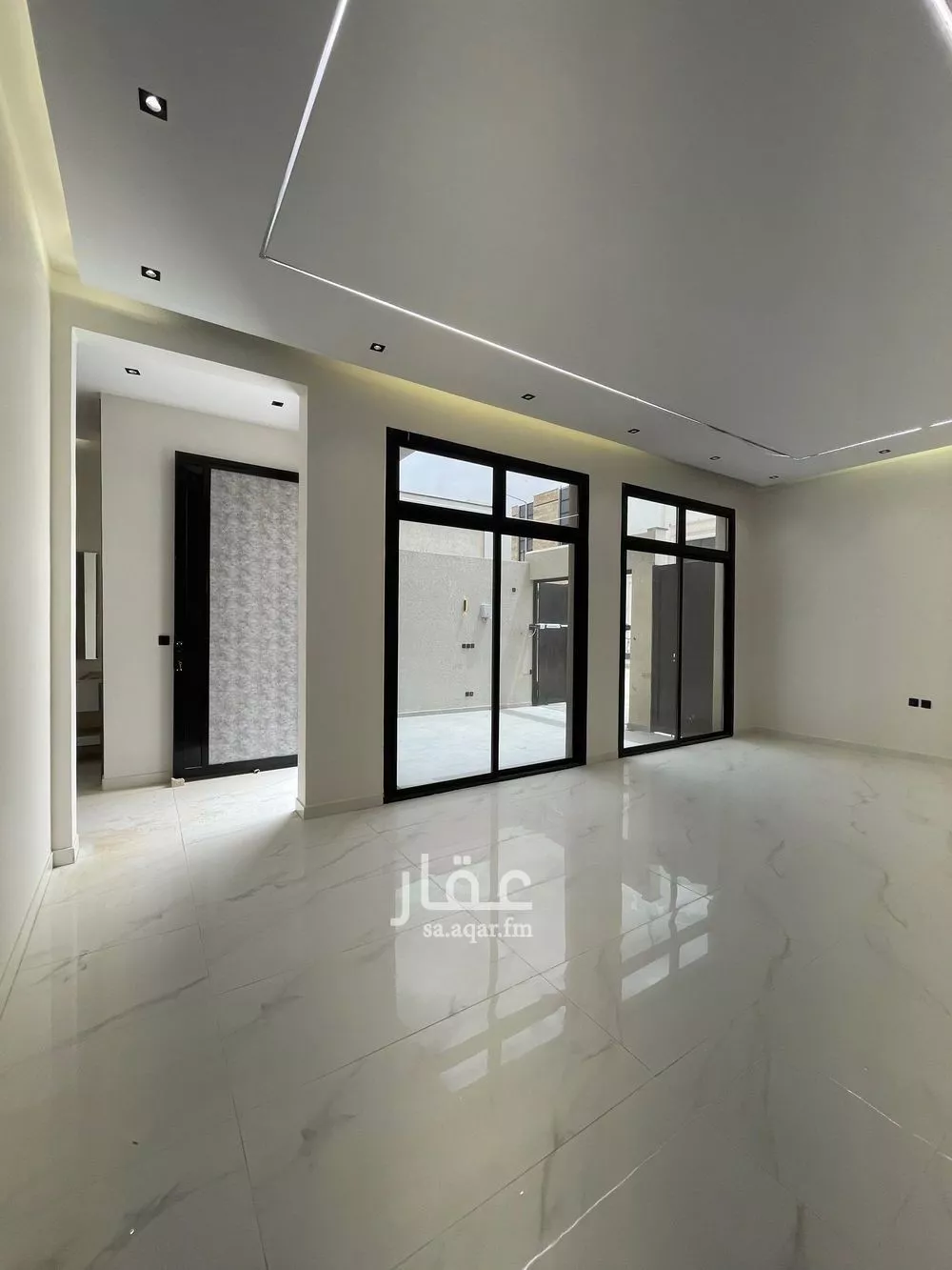 3 bedroom floor in Al Janadriyah 4