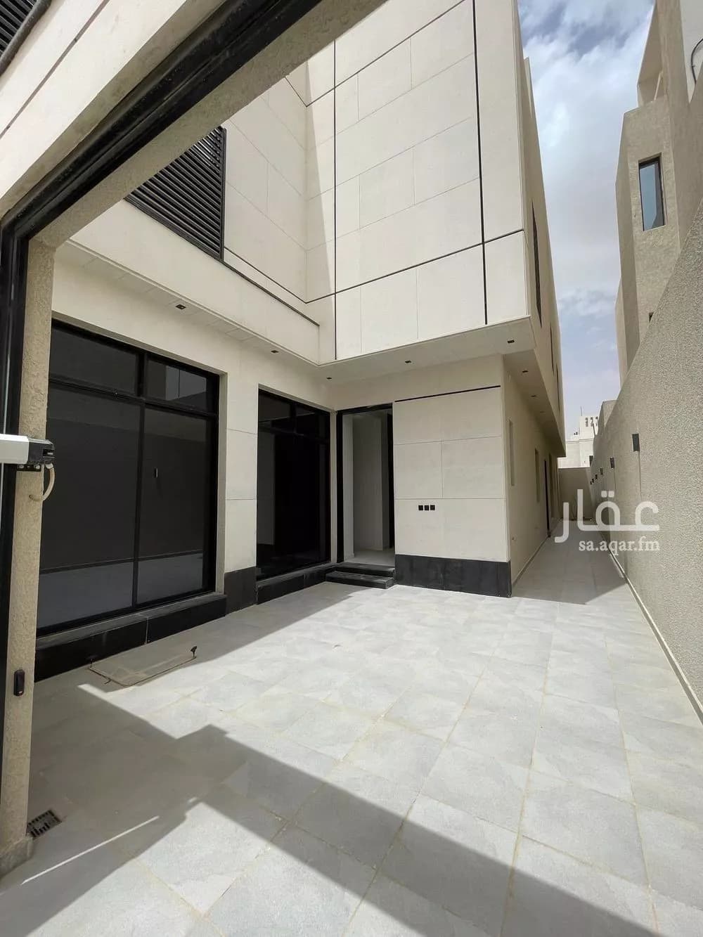 3 bedroom floor in Al Janadriyah 5