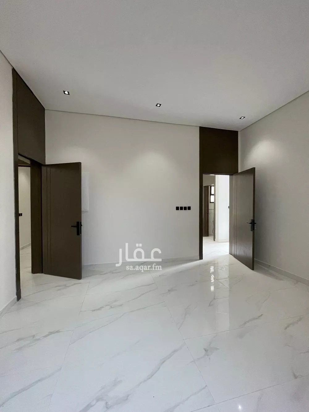 3 bedroom floor in Al Janadriyah 9