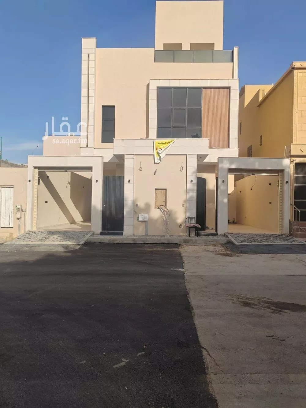 3 bedroom floor in Al Hazm 2