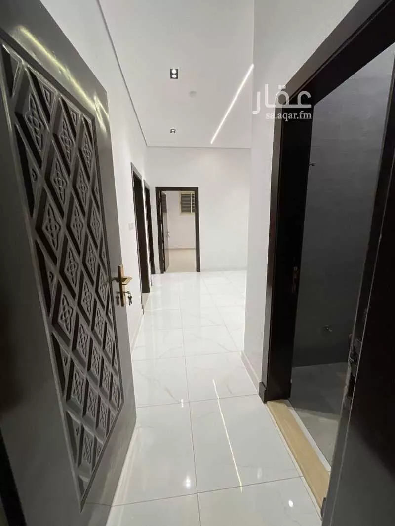 مكتب 1800 م² في العارض 1