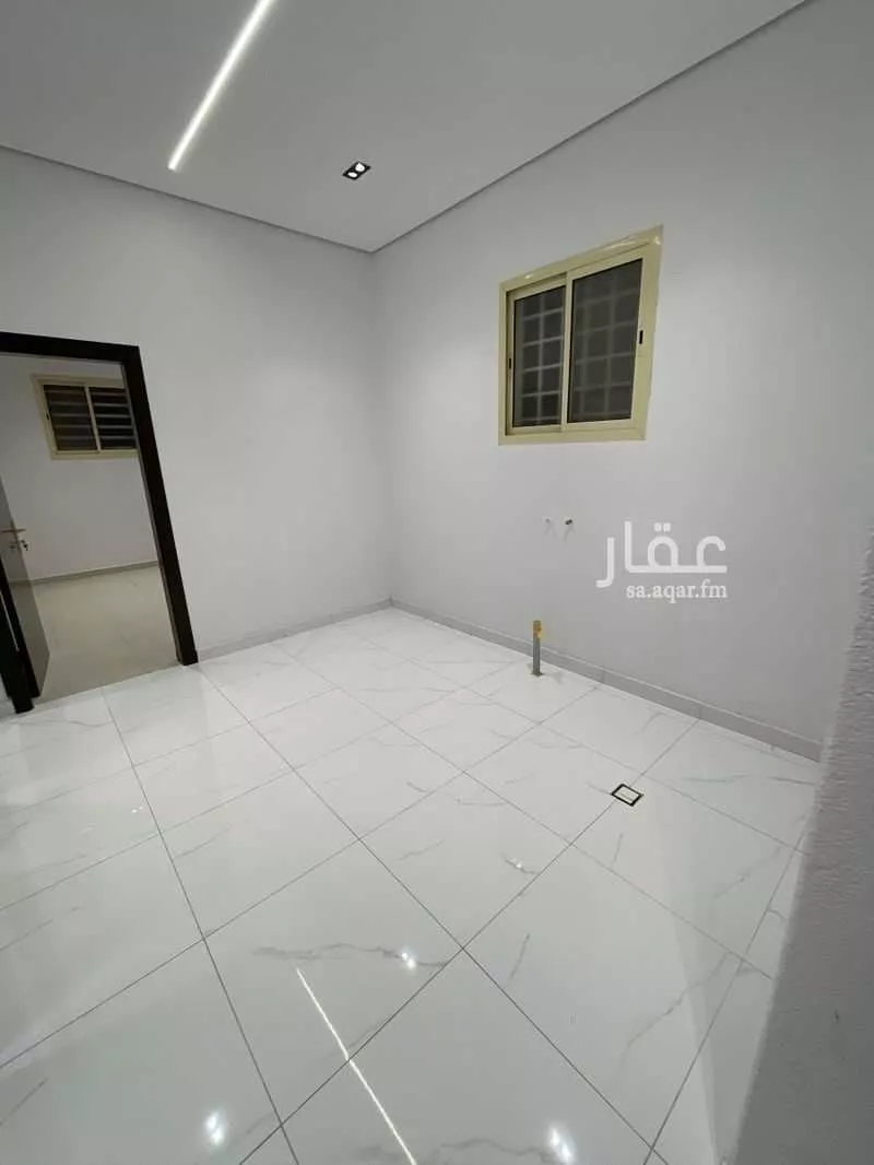 مكتب 1800 م² في العارض 2