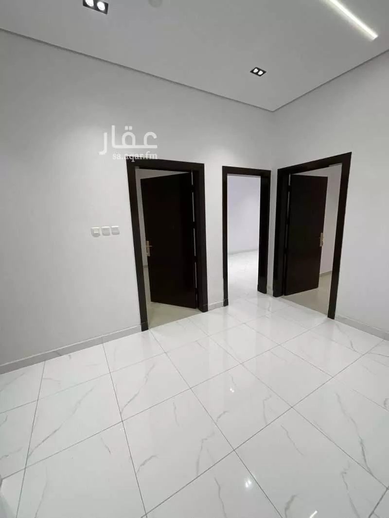 مكتب 1800 م² في العارض 3