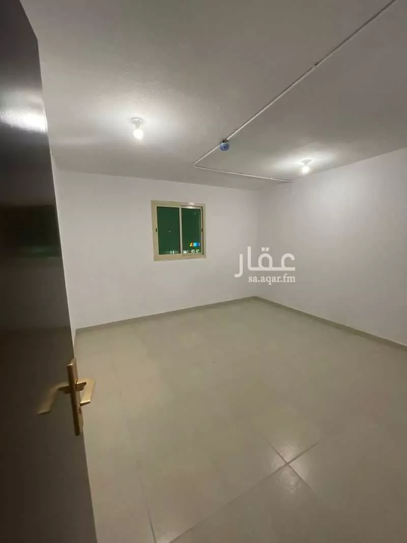 مكتب 1800 م² في العارض 1